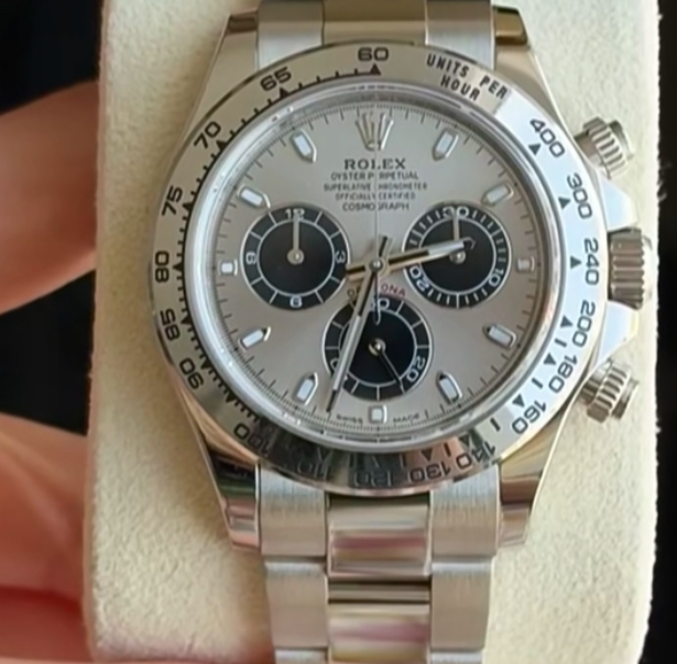 Customer with finest replica in Causeway Bay